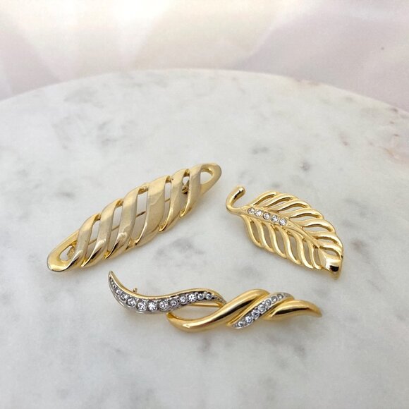 Jewelry - Gold Tone Brooches Bundle
